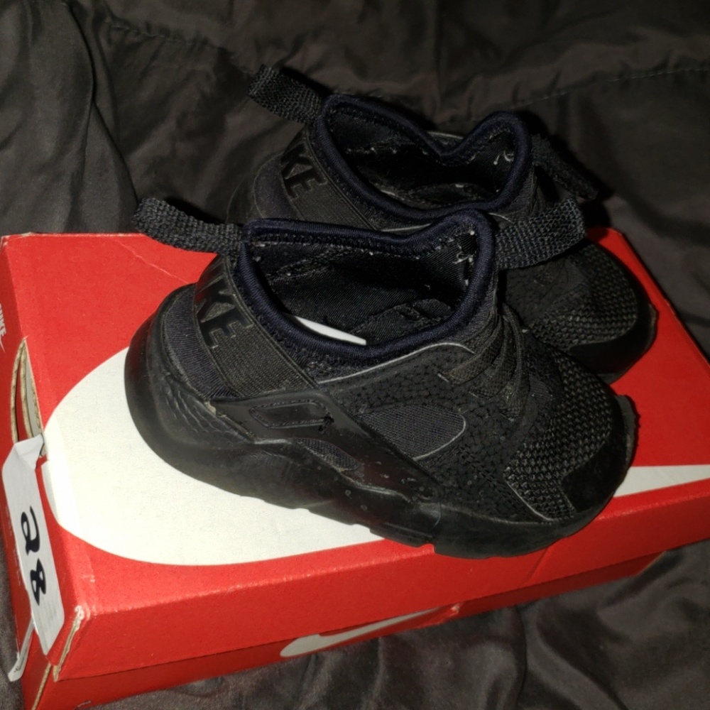 Black nikes
